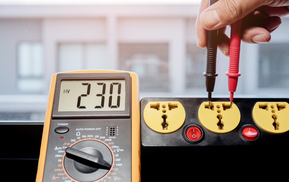 cách sử dụng đồng hồ vạn năng điện tử