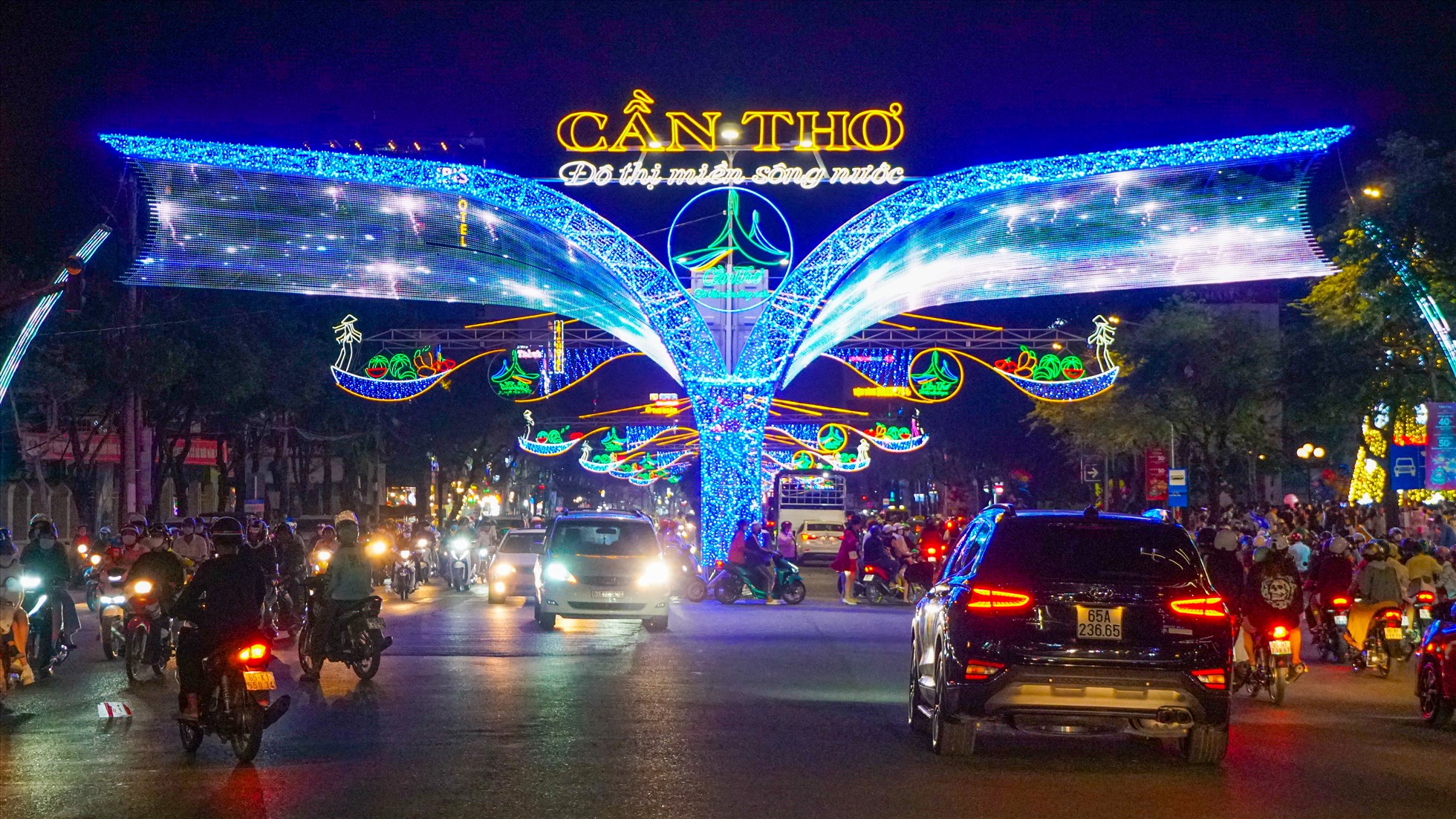 Đèn LED nghệ thuật kèm chữ