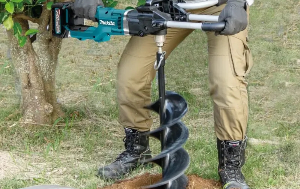 máy khoan đất chạy bằng pin makita