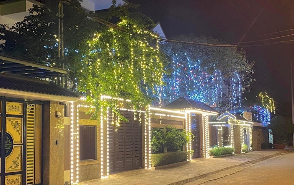 ý tưởng trang trí đèn led trước nhà