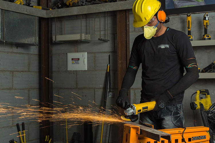 Dewalt DWE4119-B1 125mm (950W) angle grinder with speed control