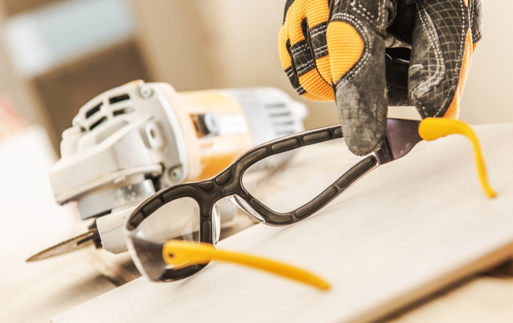 Phân biệt các loại kính bảo hộ lao động và tiêu chí chọn mua chuẩn