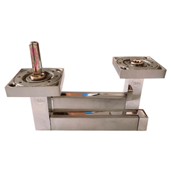 Tay nắm gạt inox đặc ốp vuông 131mm Yale YPSL-112