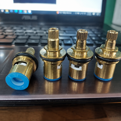 Ruột vòi đồng chân cao, then đầu 7,6 mm