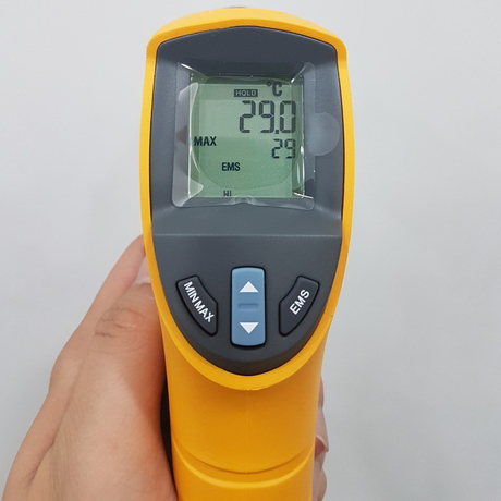 Fluke 561 infrared temperature measuring device