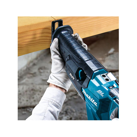 Máy cưa kiếm dùng pin 40V Makita JR002GZ