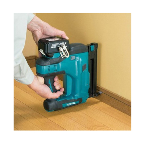 Makita PT354DSAJ 12V/2.0Ah cordless straight nail gun