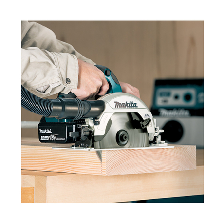 Máy cưa đĩa 165mm pin 18V/3.0Ah Makita DHS660Z không pin và sạc