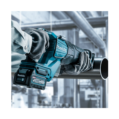 Máy cưa kiếm 32mm pin 40V/4.0Ah Makita JR001GM201