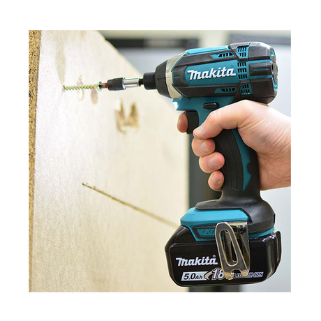 Máy vặn vít, bu lông pin 18V/4.0Ah Makita DTD152RME