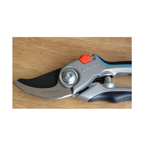 Kéo cắt tỉa cành 25mm mũi hếch Gardena 08906-20