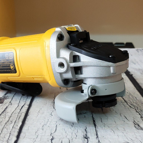 Angle grinder 850W 100mm blade squeeze switch Dewalt DWE8200PL-B1