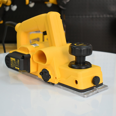 Máy bào 550W Dewalt D26676-B1