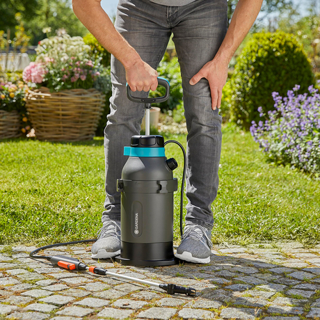 Bình tưới cây 5 lít chạy pin Gardena 11136-20
