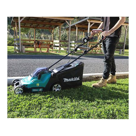 Xe cắt cỏ 380mm tay đẩy pin 18Vx2 Makita DLM382CM2