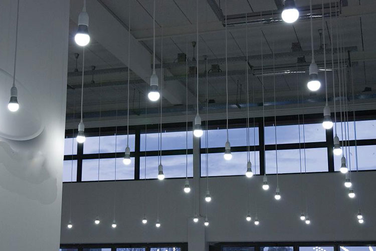Bóng đèn Led Bulb trụ 3 màu đuôi E27 AC180-250V 50-60HZ