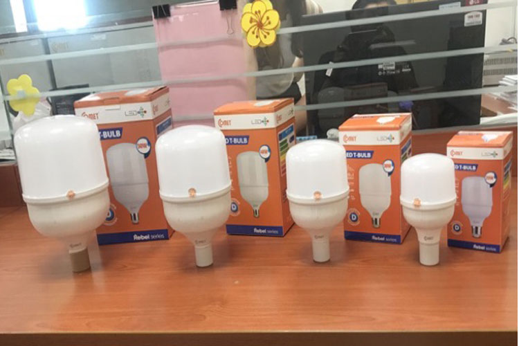 Bộ 02 bóng Led Bulb 50W Comet ReBel CB03R0506 ánh sáng trắng