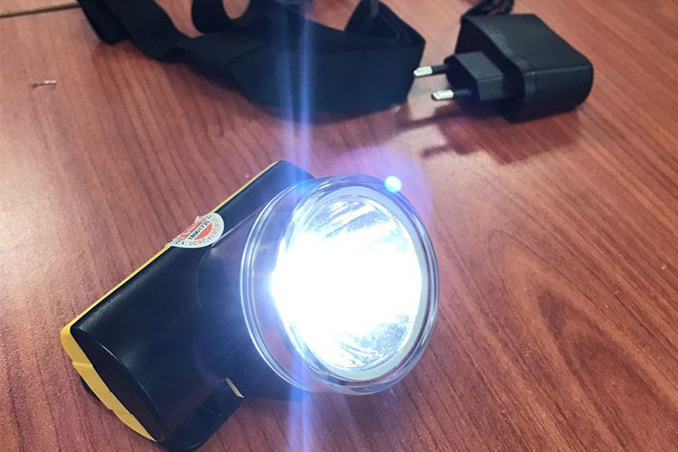 Đèn pin 2W bóng Led Comet CRT1613