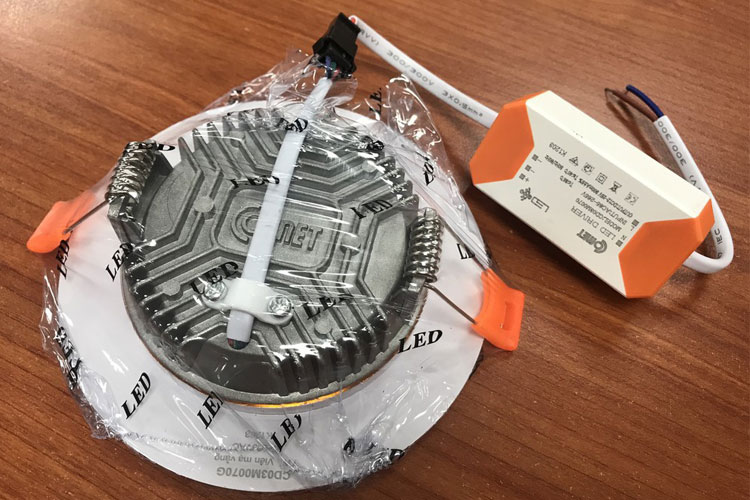 bộ đèn Led âm trần đổi màu siêu mỏng 9W Comet CD03M0090G