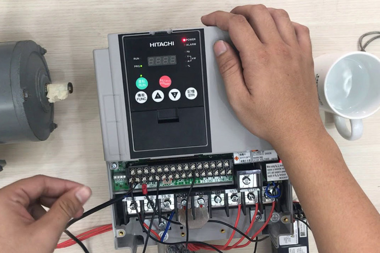 biến tần Hitachi SJ700D-550HFEF3