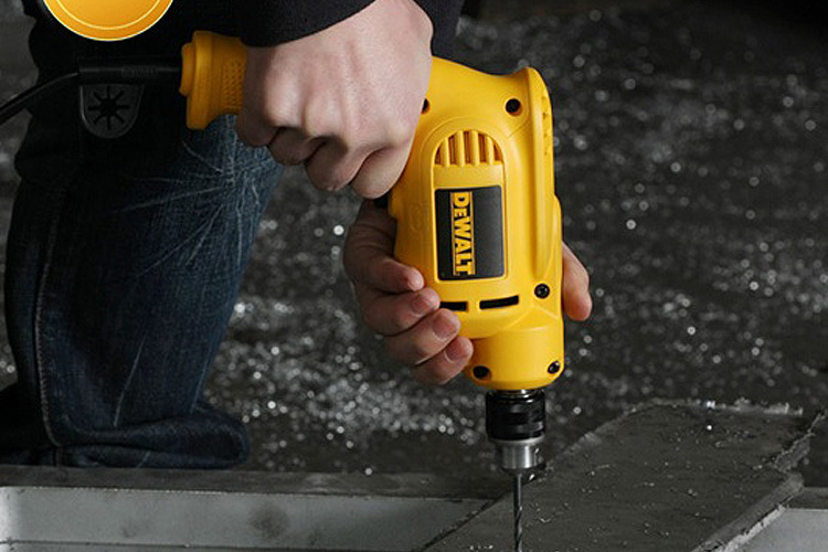 Máy khoan sắt Dewalt DWD010-B1