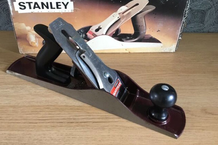 Bào gỗ cầm tay Stanley 1-12-205