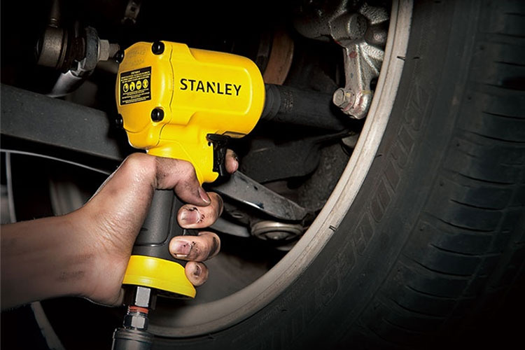 Stanley STMT74840-8 Pneumatic 1/2 inch Bolt Impact Wrench
