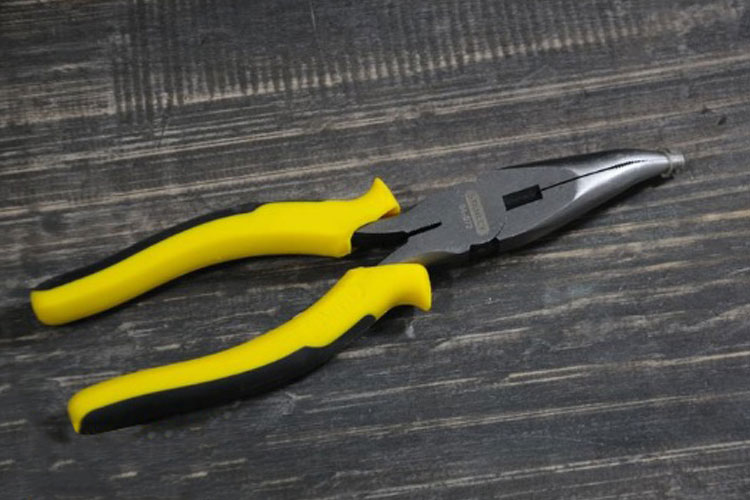 Kìm nhọn mỏ cong 6 inches 150mm Stanley STHT84071-8