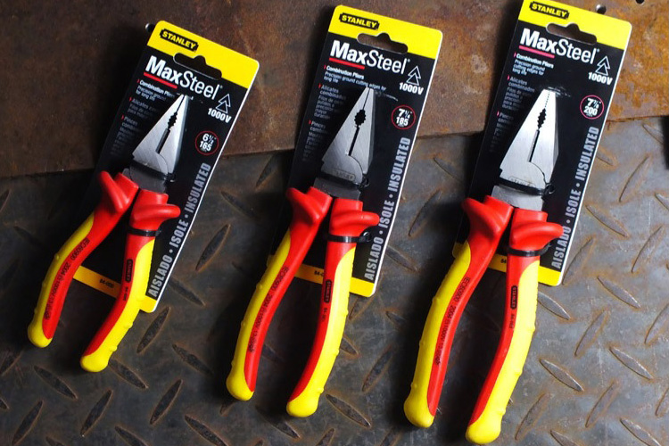 Kìm răng cách điện 6 inches 150mm Stanley 84-000