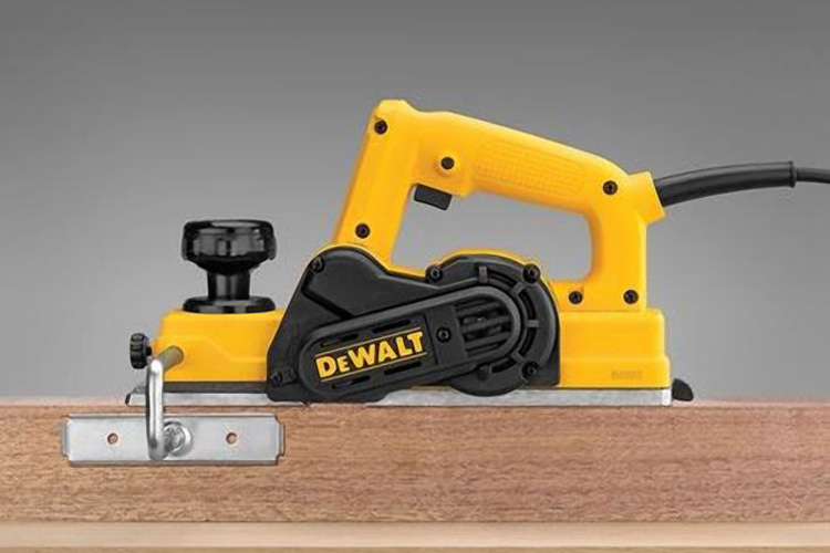 Máy bào 550W Dewalt D26676-B1