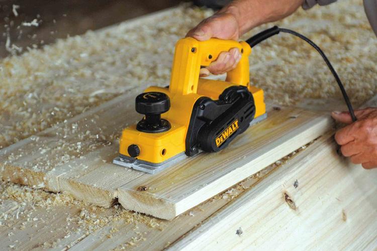 Máy bào 550W Dewalt D26676-B1