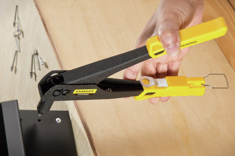 Stanley STHT69646-8 3-hole rivet pliers