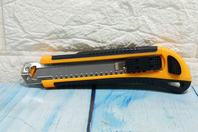 Dao rọc giấy 18x100mm kèm 3 lưỡi Tolsen 30003