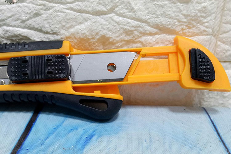 Dao rọc giấy 18x100mm kèm 3 lưỡi Tolsen 30003