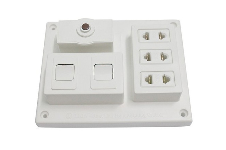 Bảng điện nổi CB 15A có 3 ổ cắm đôi 2 chấu và 2 công tắc 1 chiều LiOA B-CB15A2C