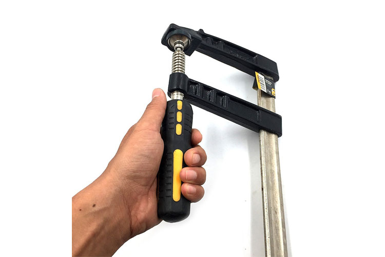 F-shaped puller with plastic handle cn 120x1000mm Tolsen 10194