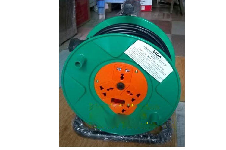 Ổ cắm điện kéo dài quay tay kiểu RULO loại 30m 3 lõi dây 15A LiOA QT30-3-15A