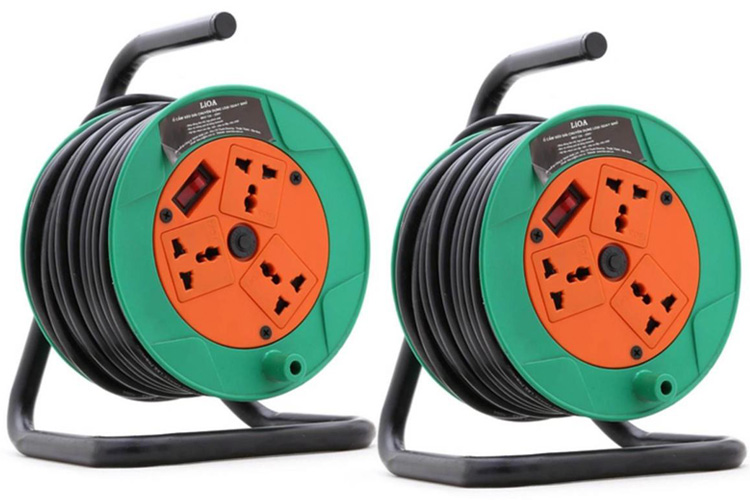 Ổ cắm điện kéo dài quay tay kiểu RULO loại 20m LiOA QN20-2-10A