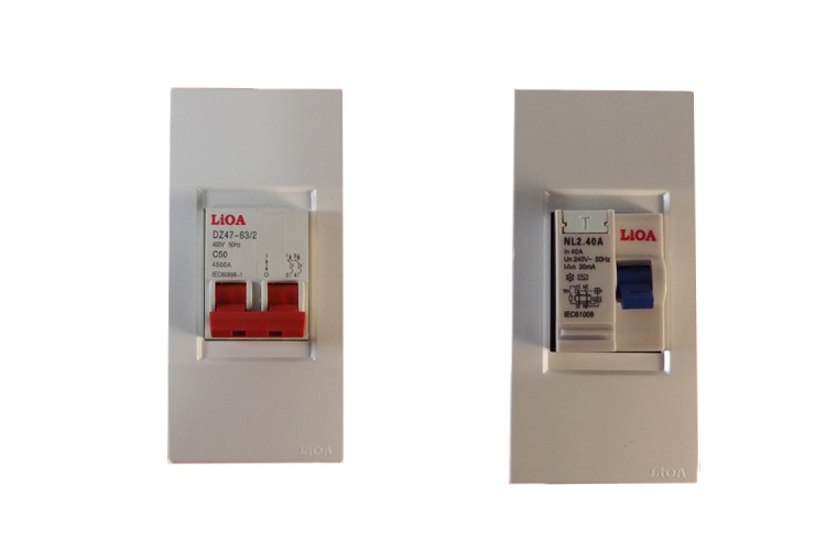 Hộp chứa 2 MCB kiểu M gắn nổi LiOA SE4CC2