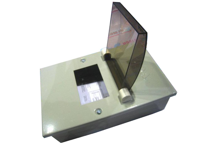 Tủ điện kim loại chứa 4 APTOMAT LiOA SE4PL