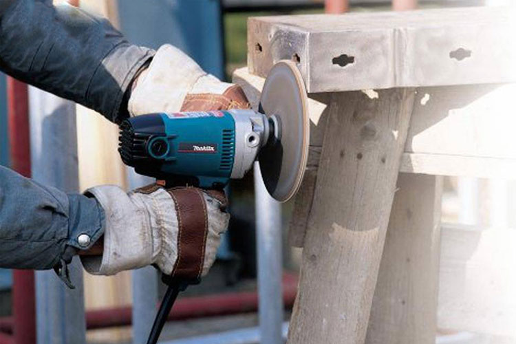 Máy chà nhám đĩa 580W Makita GV7000