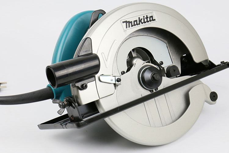 Máy cưa đĩa 1050W đường kính 184mm Makita 5806B
