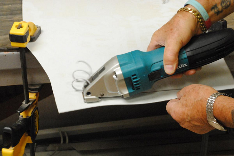 Máy cắt kim loại 380W đường kính 250mm Makita JS1601