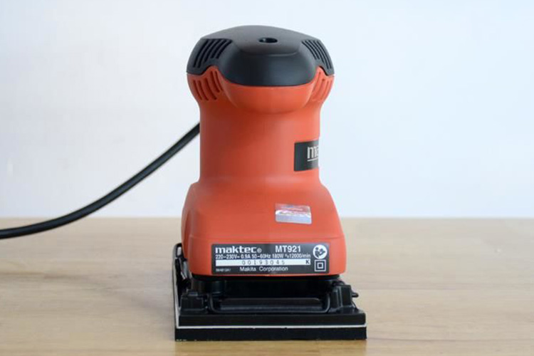 Máy chà nhám rung 180W Maktec MT921