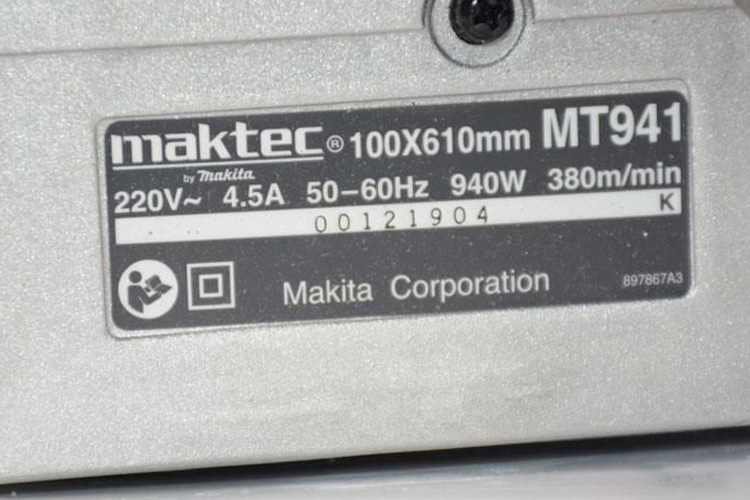 Máy chà nhám băng 940W Maktec MT941