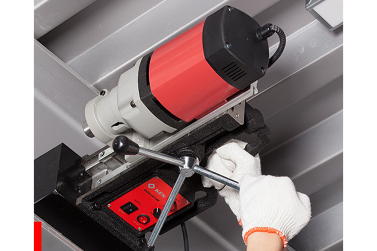 Máy khoan từ 1480W/28mm Ken 6028N