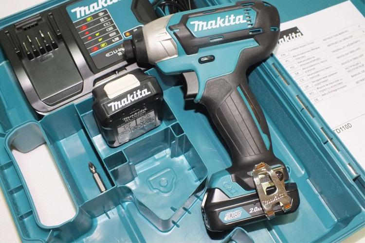 máy khoan và vặn vít dùng pin 12V Makita TD110DSAE