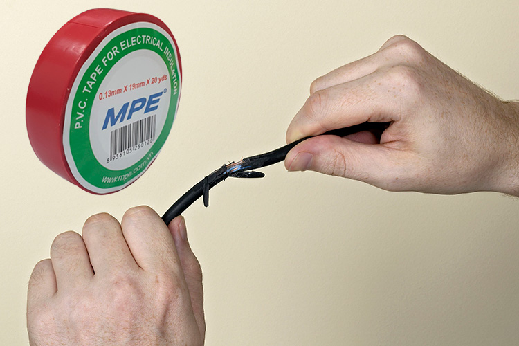 Băng keo điện P.V.C 0.13mmx19mmx20yds BKR-20 màu đỏ