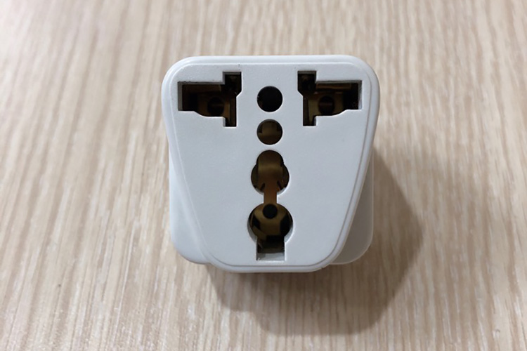 Ổ cắm du lịch chân cắm dẹp tròn MPE AD1