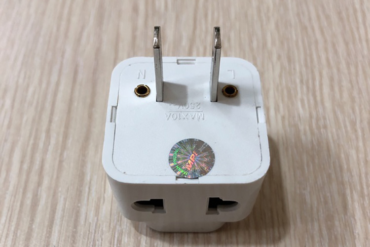 Ổ cắm du lịch chân cắm dẹp tròn MPE AD1